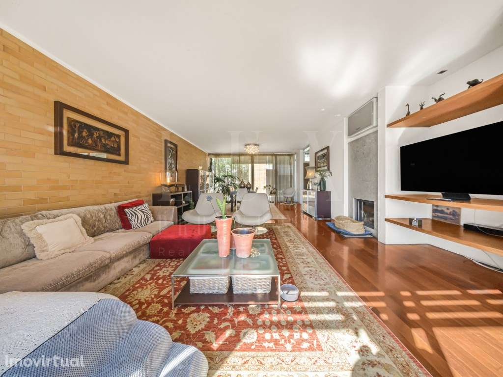 MORADIA DE LUXO DE ARQUITECTURA MODERNA COM VISTA MAR - Grande imagem: 3/33