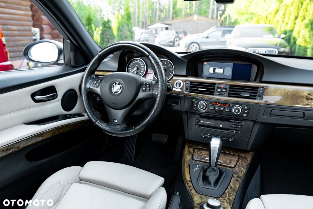 BMW Seria 3 330xi - 26