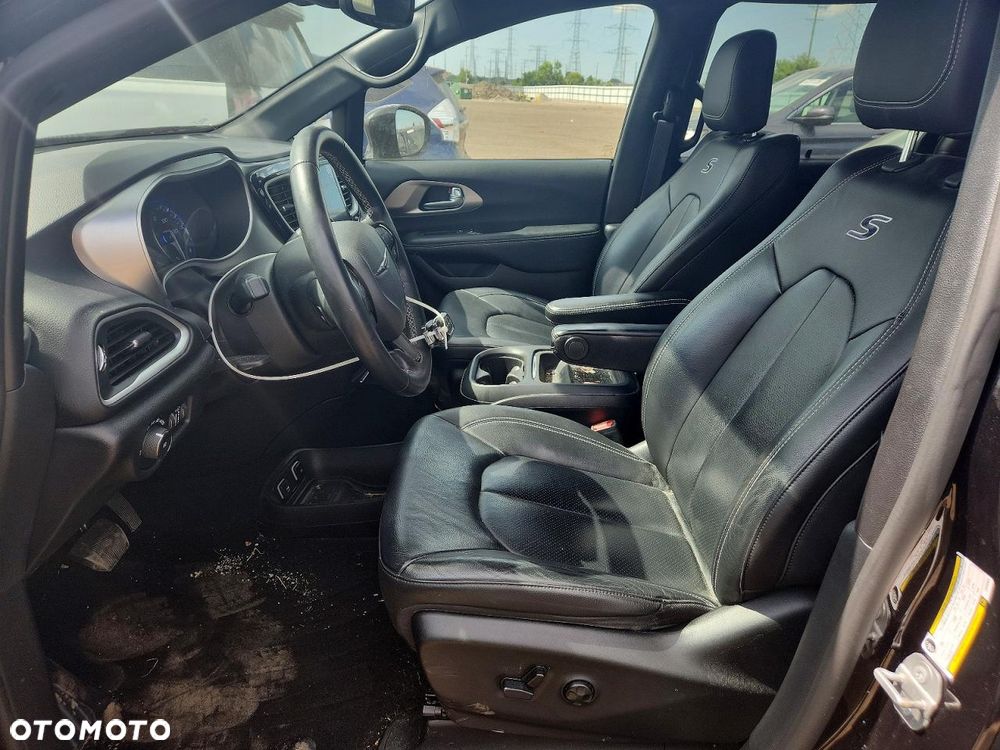 Chrysler Pacifica - 8