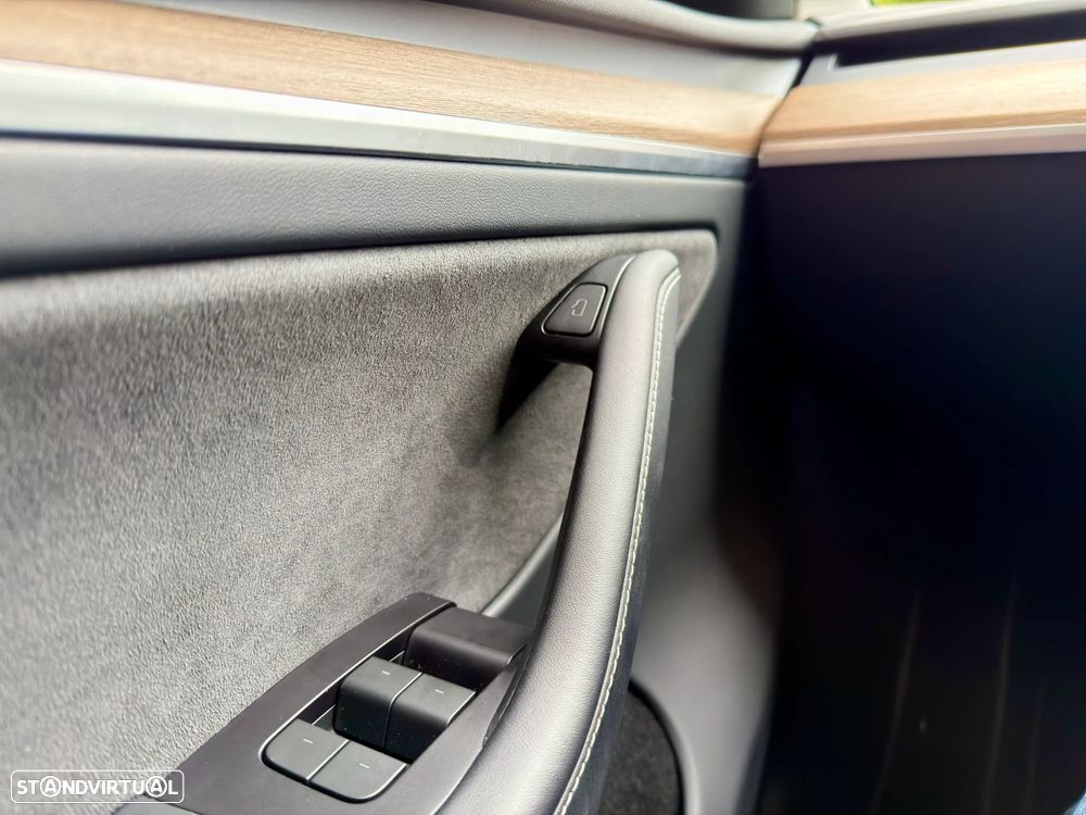 Tesla Model Y Performance Tração Integral - 33