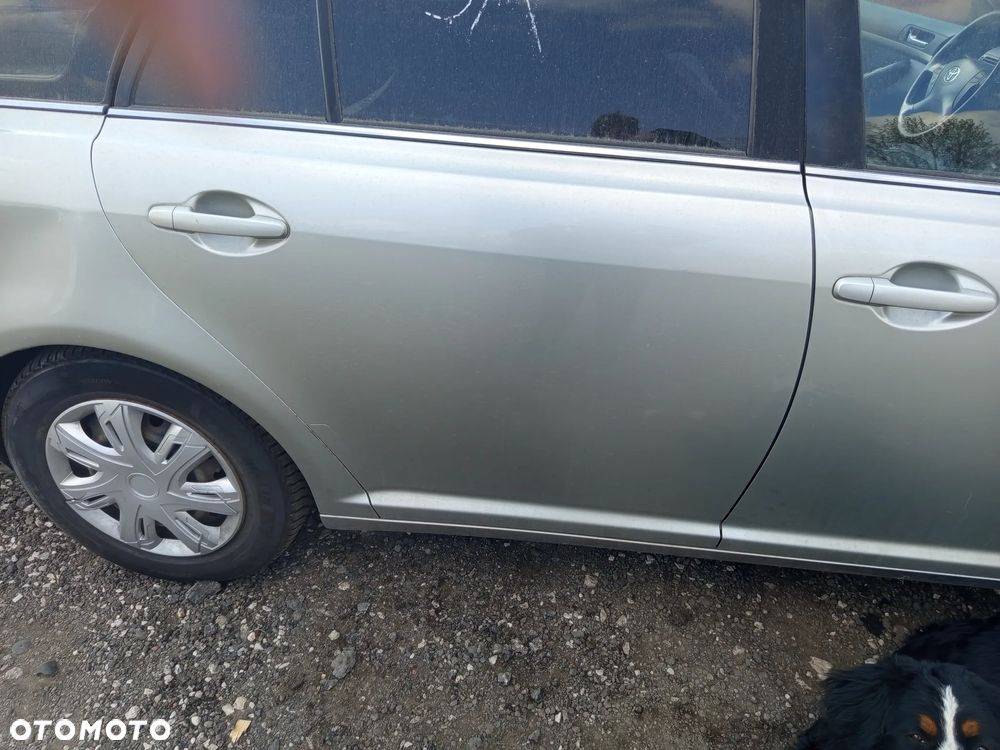 Toyota Avensis T25 lift Drzwi prawy tył kombi - 1
