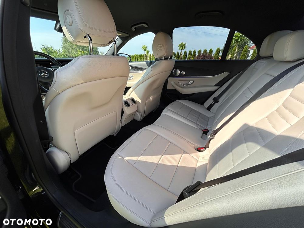 Mercedes-Benz Klasa E 220 d 4-Matic 9G-TRONIC - 18
