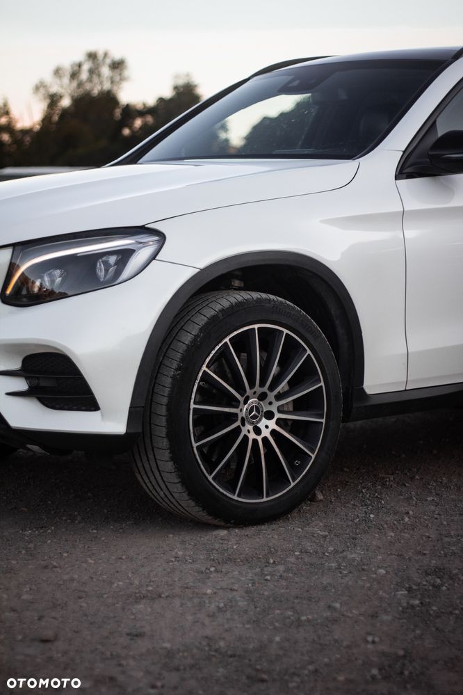 Mercedes-Benz GLC 300 4Matic 9G-TRONIC AMG Line - 20