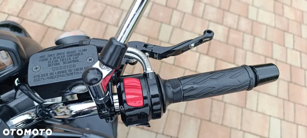 Suzuki GSR - 12