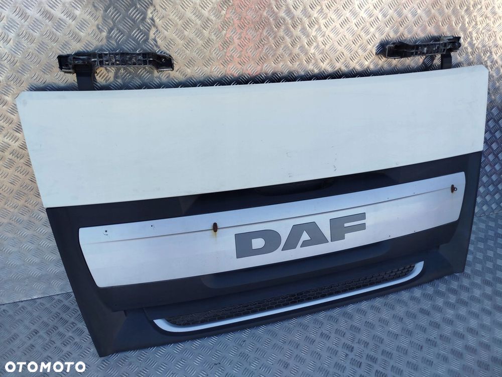 ATRAPA GÓRNA MASKA DAF XF 106 1892076 - 3