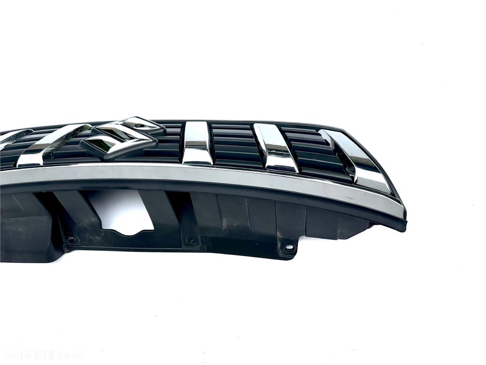 SUZUKI VITARA 3 III LIFT 2018- ATRAPA GRILL WSPORNIK CHROM LOGO ORYGINAŁ OE - 7