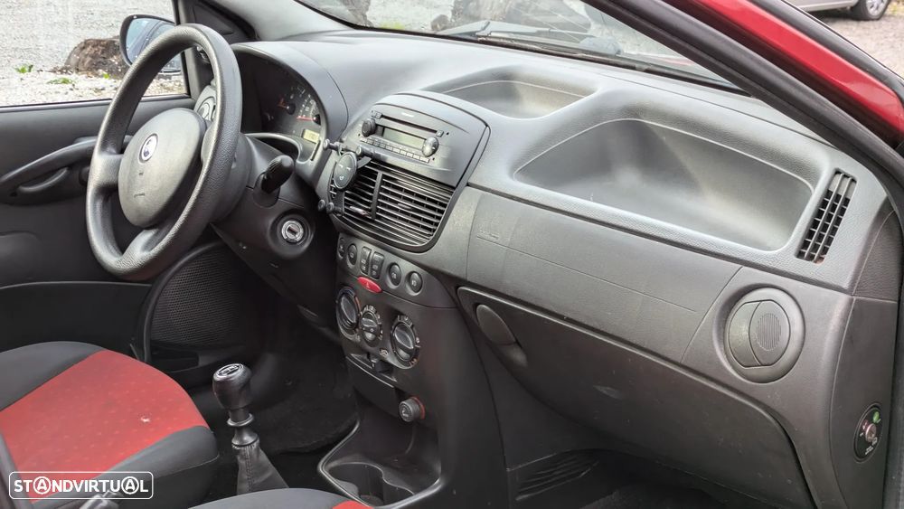 Fiat Punto ver-1-2-8v - 4