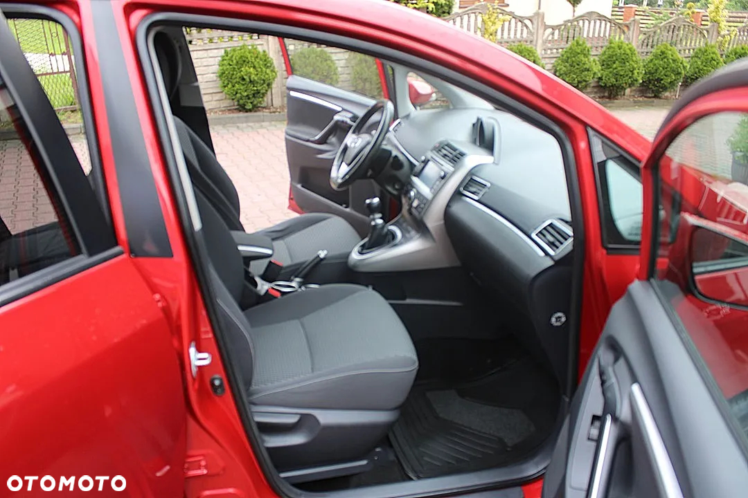 Toyota Verso 1.6 Premium - 10