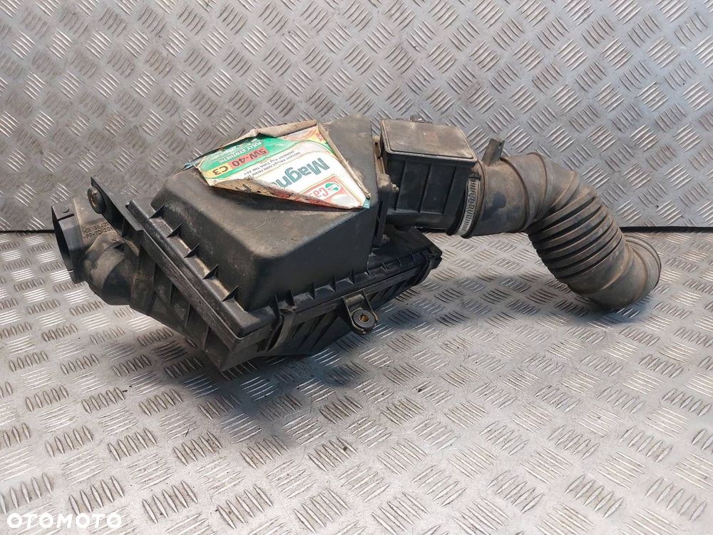 OBUDOWA FILTRA PRZEPŁYWOMIERZ RURA DOLOT MITSUBISHI CARISMA I E5T05271 - 1