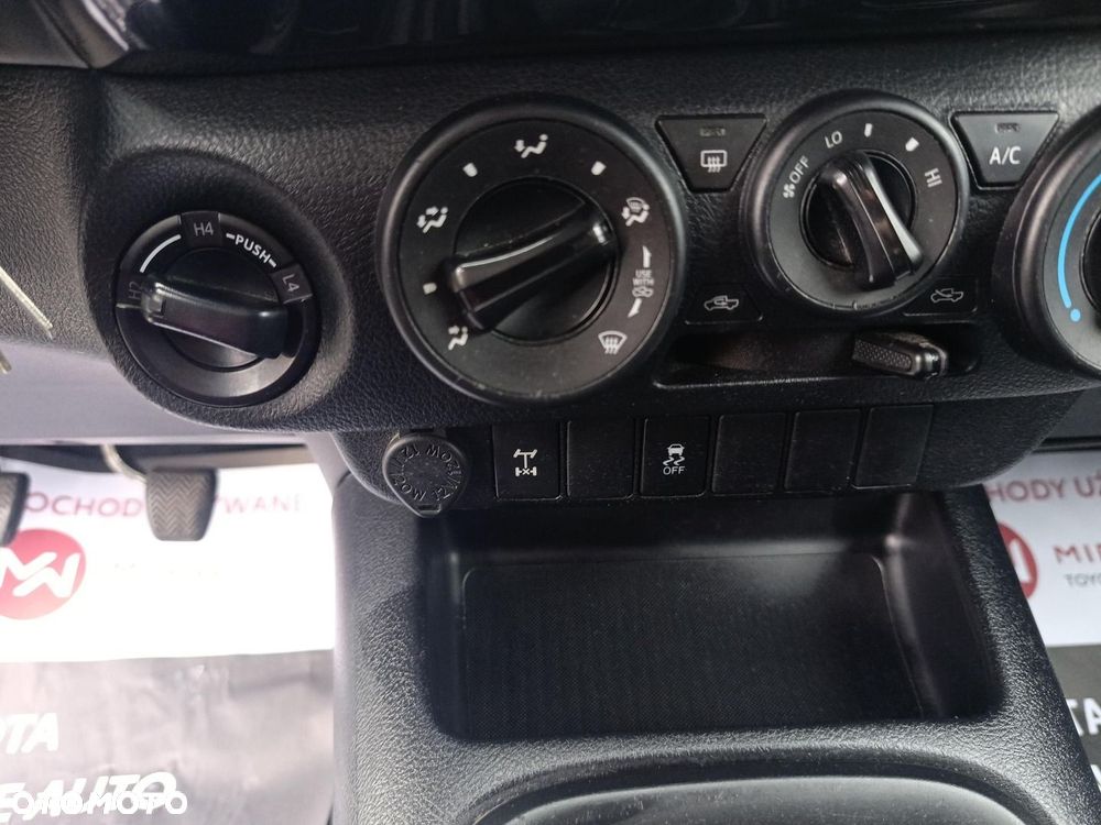 Toyota Hilux 2.4 D-4D Double Cab DLX 4x4 - 35