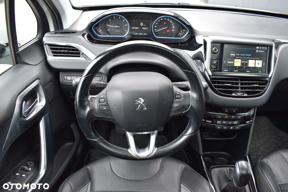 Peugeot 2008 1.2 Pure Tech Allure S&S - 19