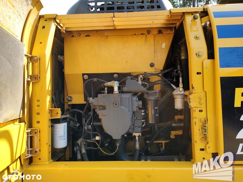Komatsu PC240LC-10 - 11