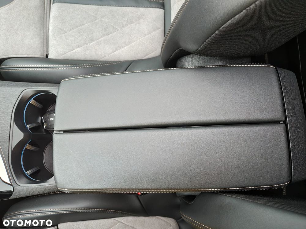 Peugeot 3008 1.6 PureTech Hybrid4 PHEV GT Pack S&S EAT8 - 36