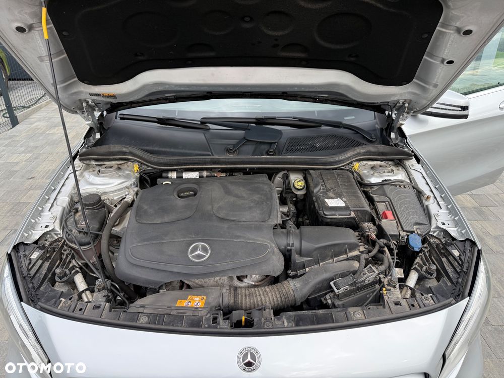 Mercedes-Benz GLA 200 7G-DCT AMG Line - 13
