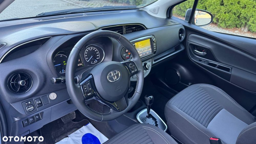 Toyota Yaris Hybrid 100 Business Edition - 20
