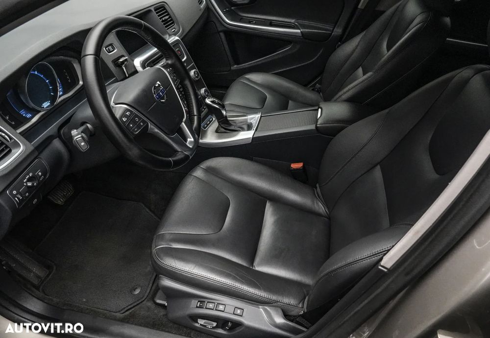 Volvo V60 D5 Momentum - 11