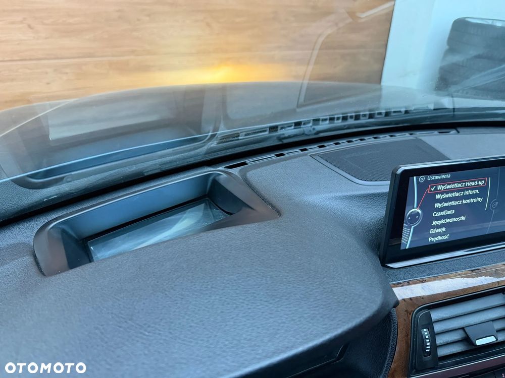 BMW Seria 3 335i - 12