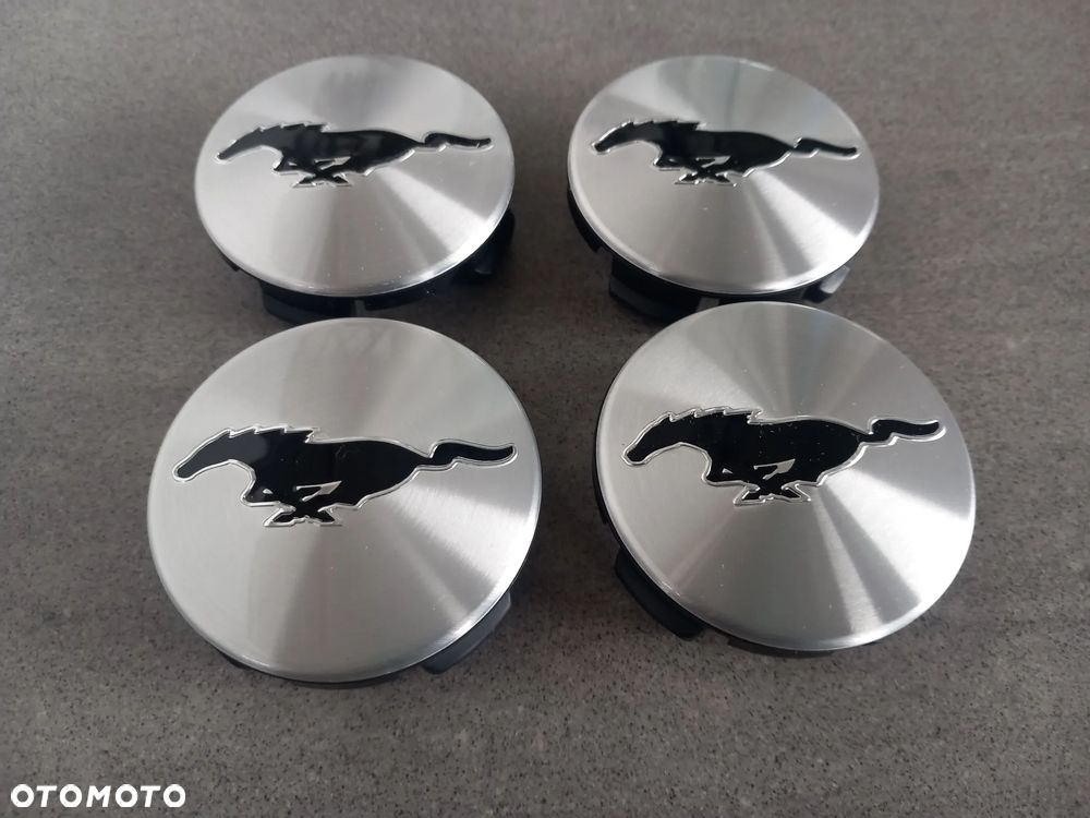 Nakładka środkowa - kołpak felgi z logo Ford Mustang - zaślepka alufelgi 2465282 - 2