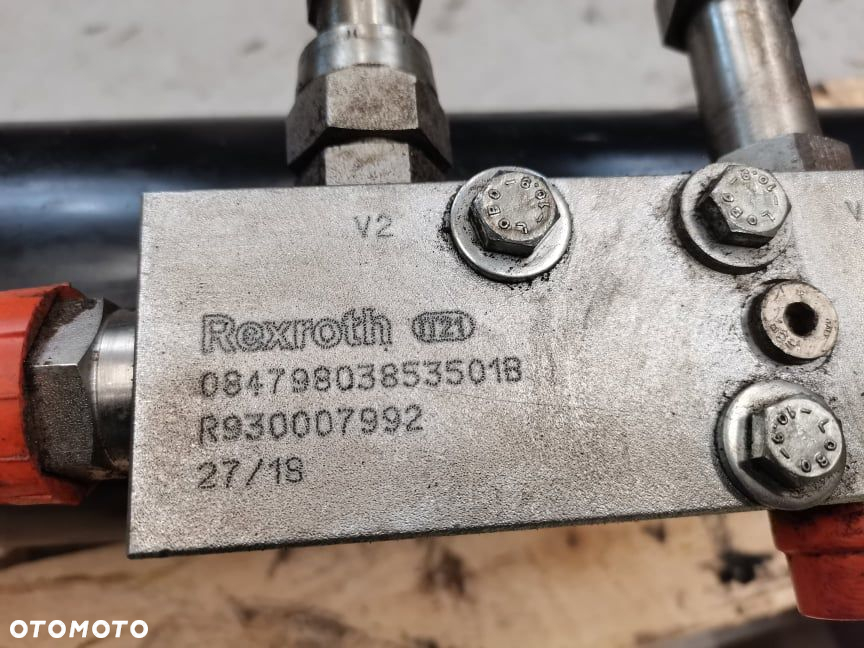 Cylinder hydrauliczny wideł Case 735 FarmLift - 8