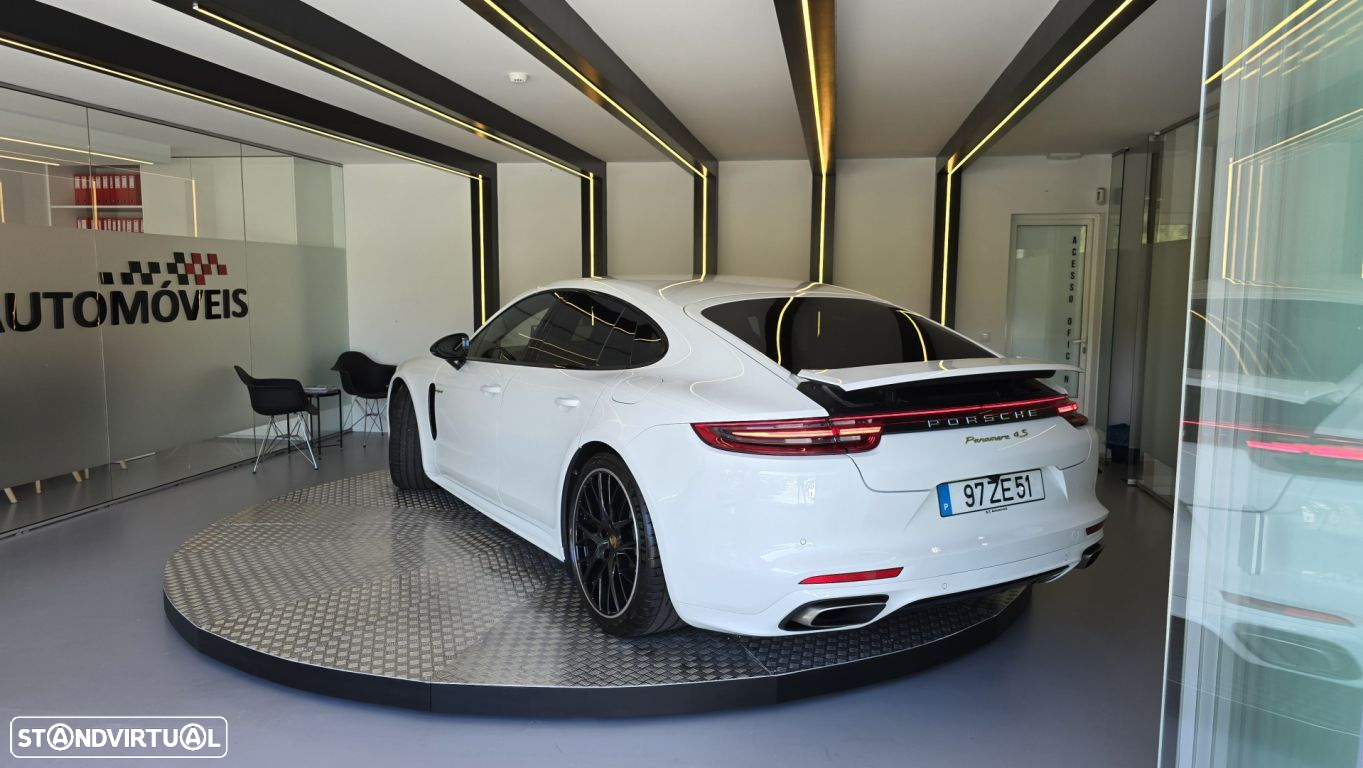 Porsche Panamera 4 E-Hybrid - 12