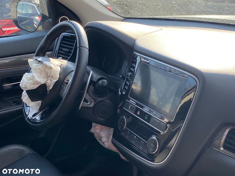 Mitsubishi Outlander - 13