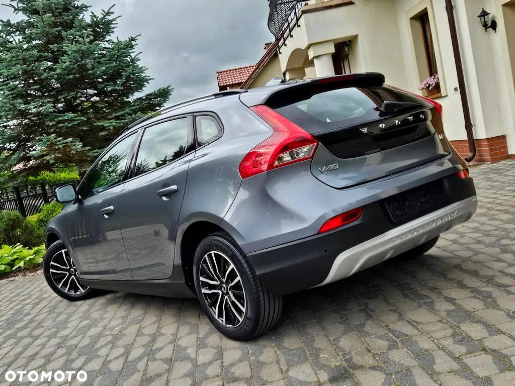Volvo V40 Cross Country - 6