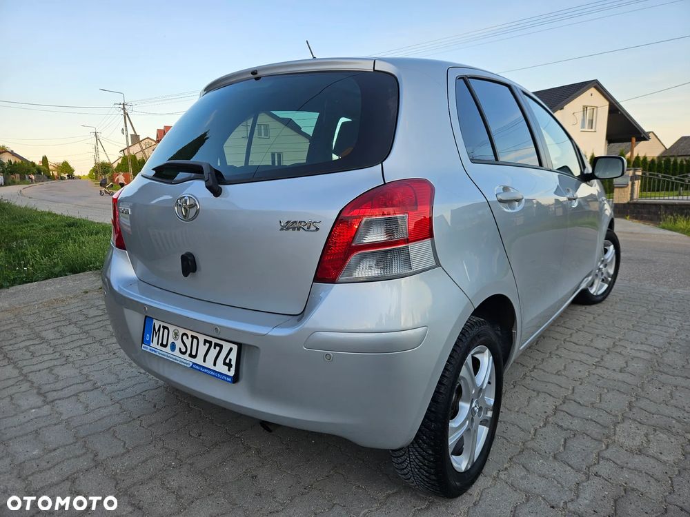 Toyota Yaris 1.33 Prestige - 8