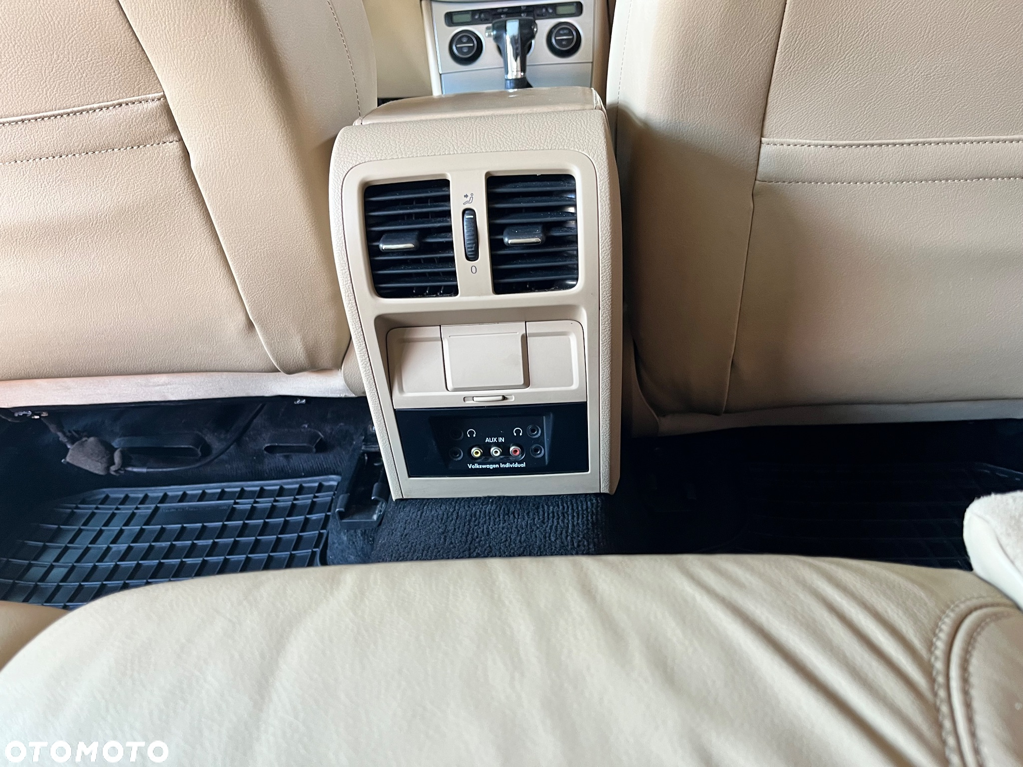 Volkswagen Passat - 12