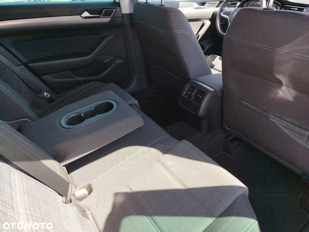 Volkswagen Passat Variant 2.0 TDI EVO Business DSG - 11