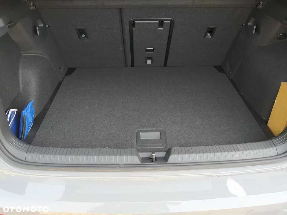 Volkswagen Golf - 37