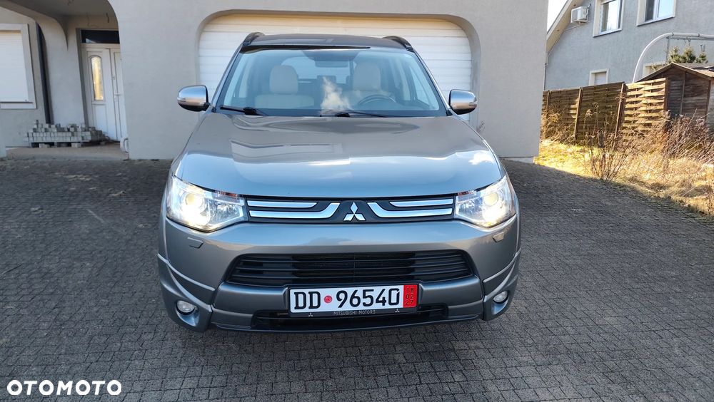 Mitsubishi Outlander 2.2 DI-D 4WD Automatik Diamant Edition+ - 30