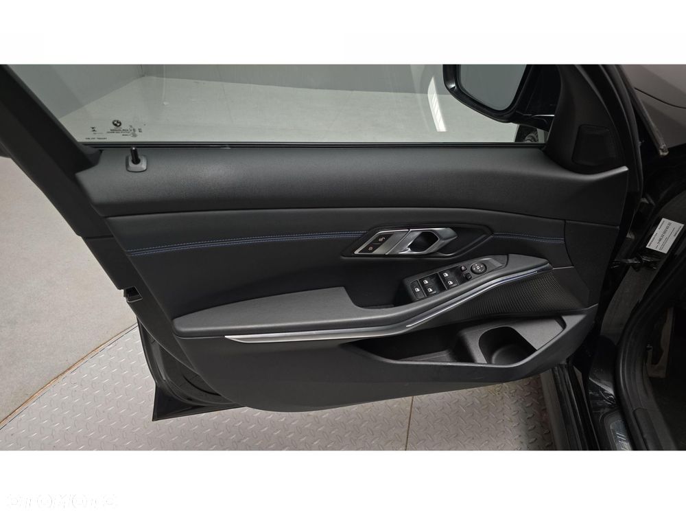 BMW Seria 3 320d xDrive mHEV M Sport - 17