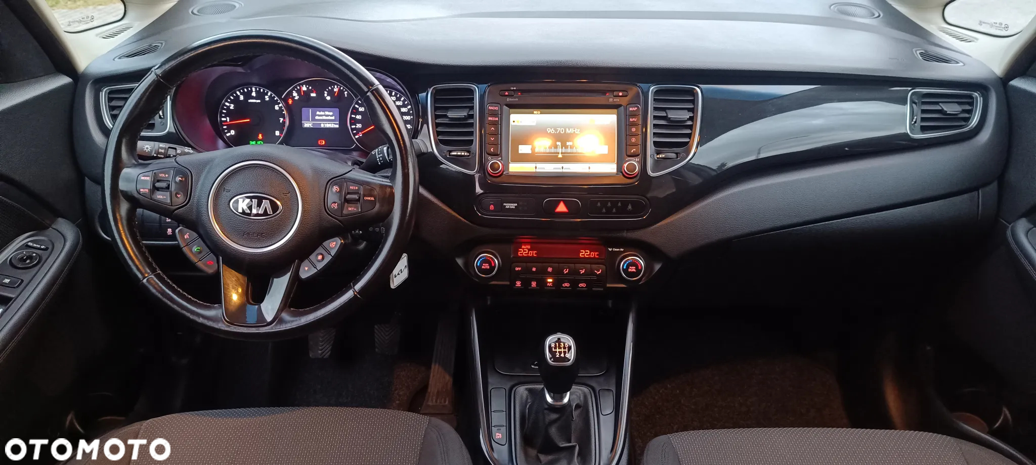 Kia Carens - 11