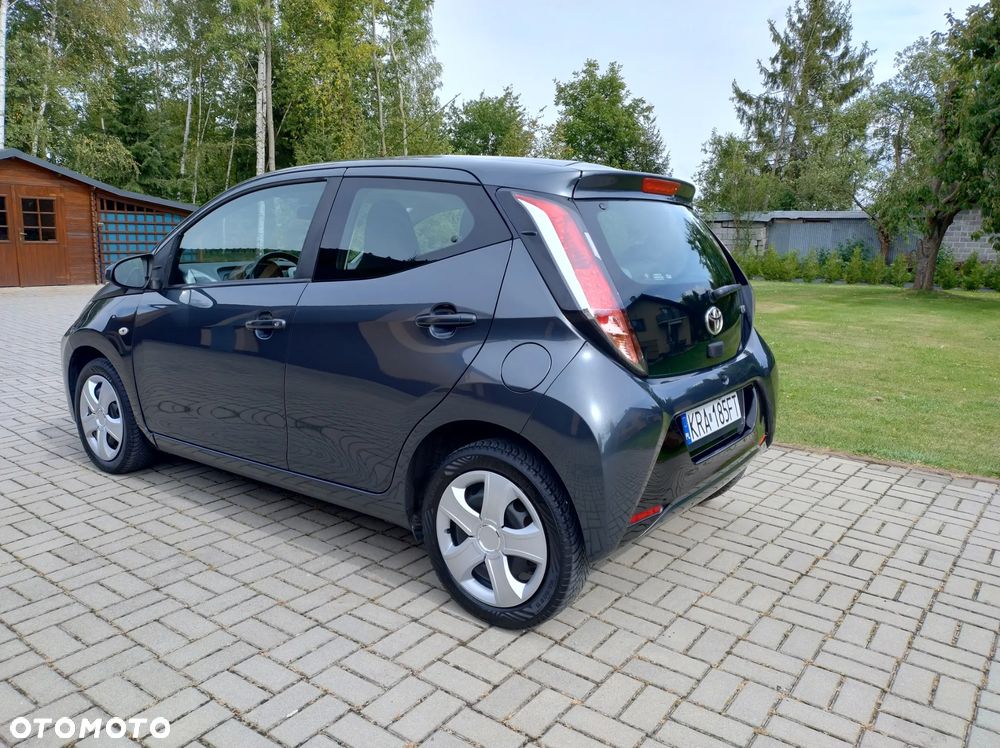 Toyota Aygo x-clusiv - 11