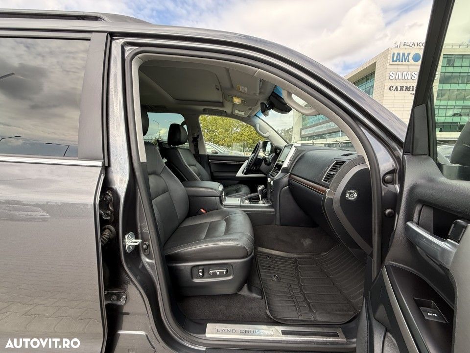 Toyota Land Cruiser - 16