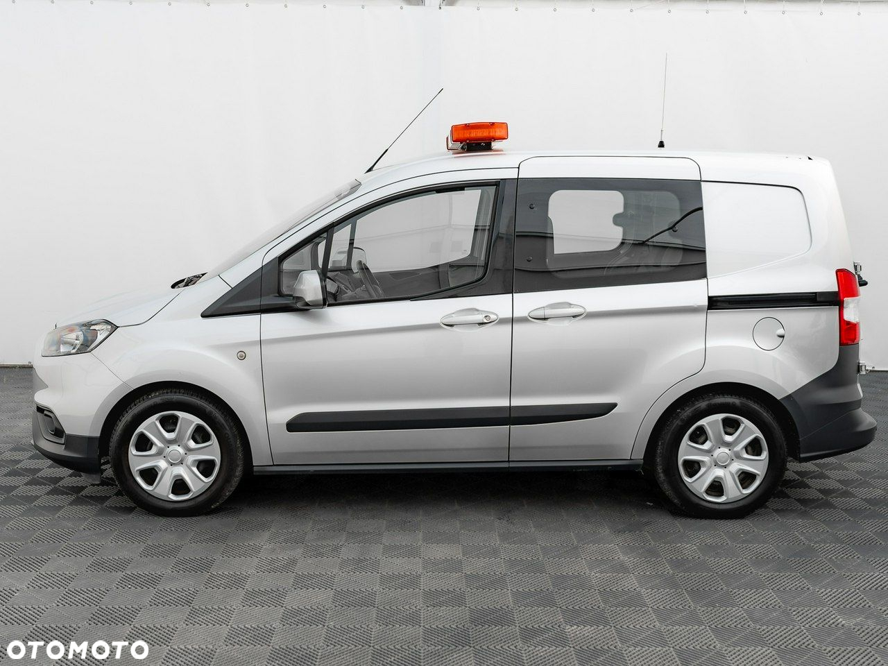 Ford Transit Courier 1.0 EcoBoost Trend - 10