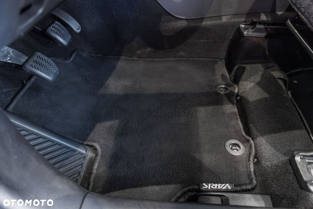 Toyota Yaris - 30