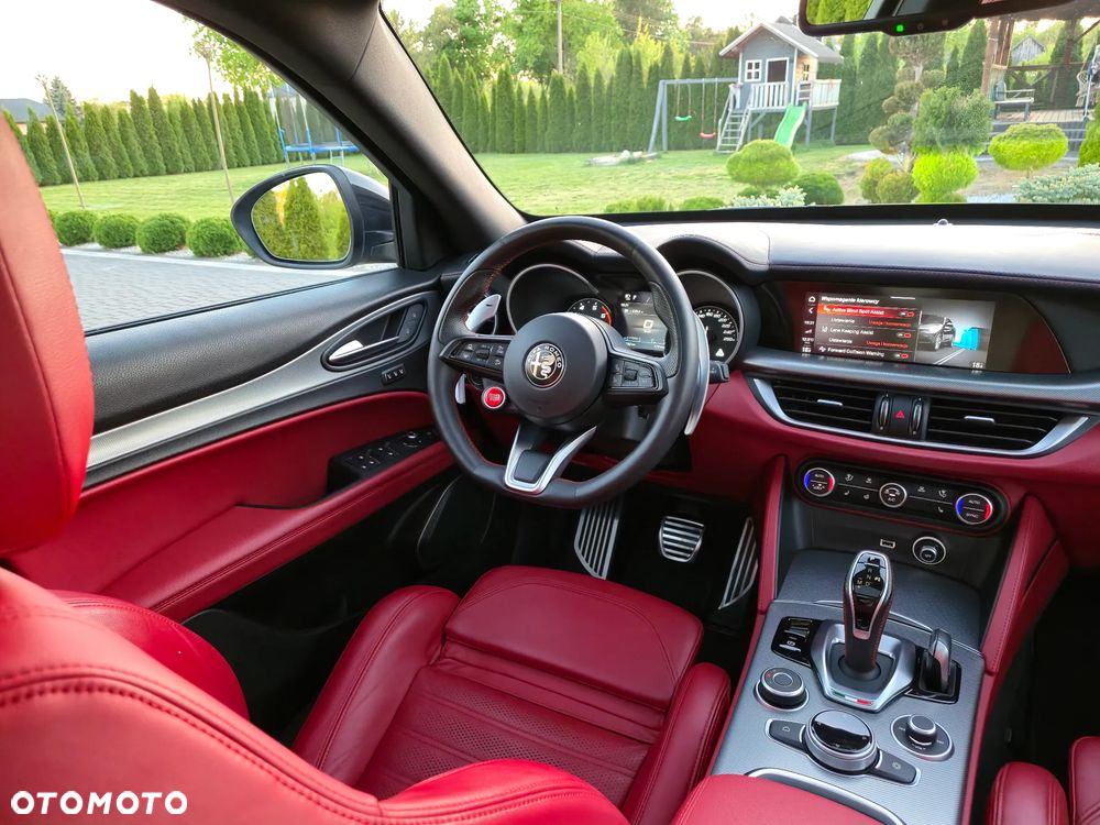 Alfa Romeo Stelvio 2.0 Turbo 16V AT8-Q4 Veloce Ti - 30