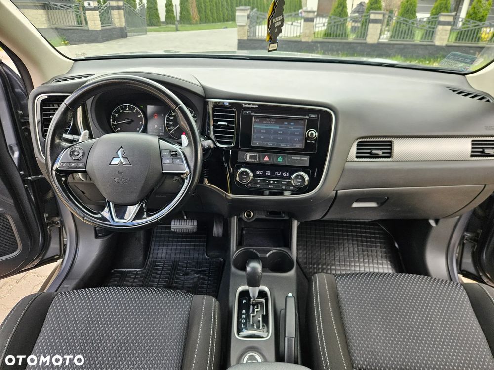 Mitsubishi Outlander 2.0 Intense Comfort 4WD CVT - 28