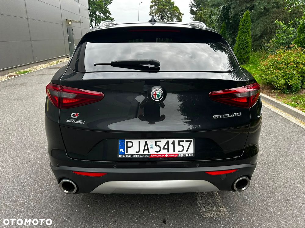 Alfa Romeo Stelvio 2.0 Turbo 16V AT8-Q4 Ti - 10