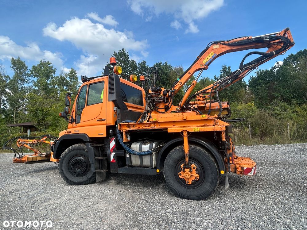 Mercedes-Benz Unimog U 400 - 4