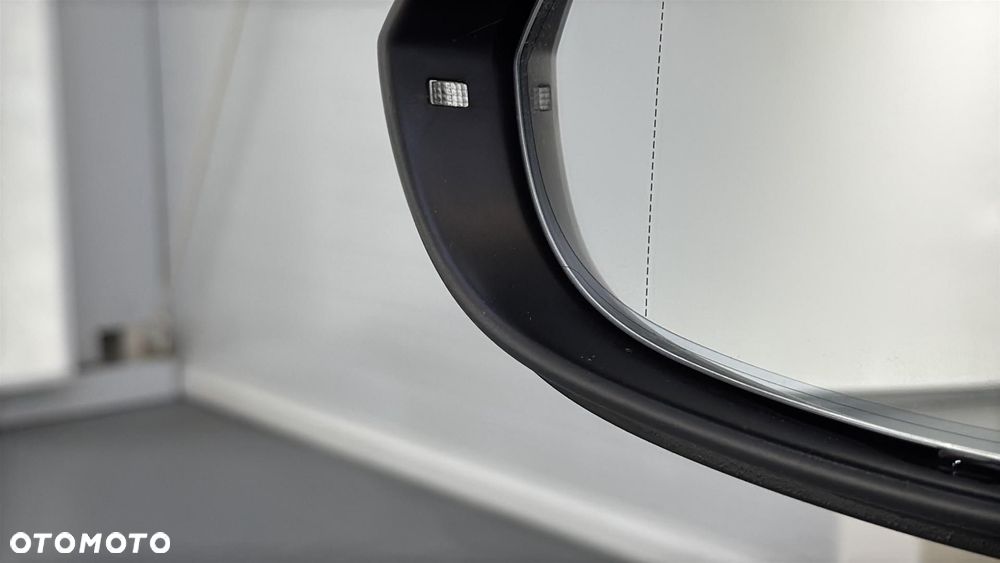 Volkswagen Passat Variant 2.0 TDI EVO Business - 33