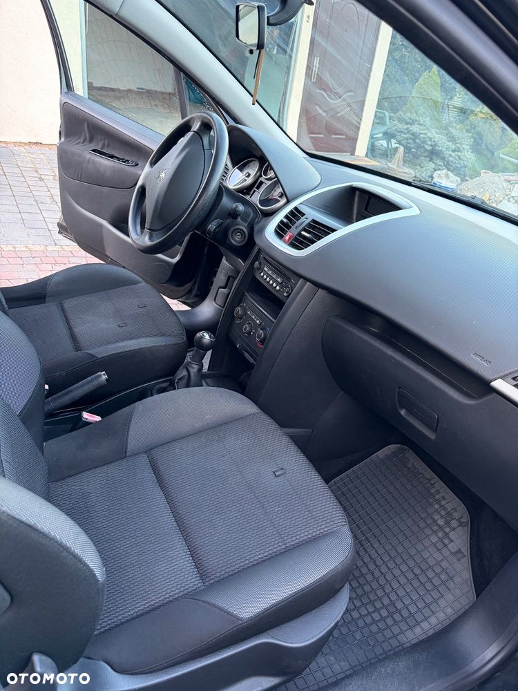 Peugeot 207 1.4 - 8