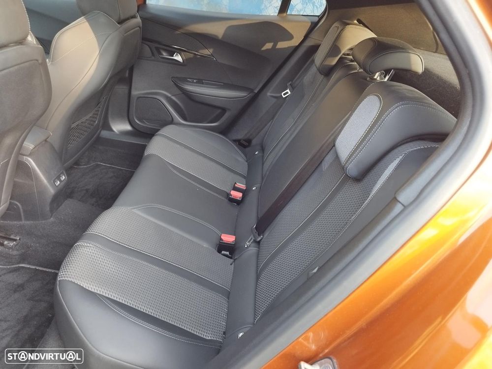 Peugeot 2008 1.2 PureTech GT Line EAT8 - 11