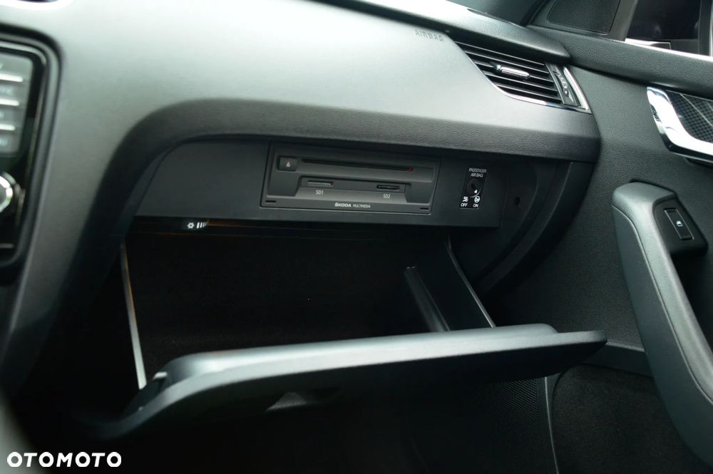 Skoda Octavia 2.0 TSI RS - 37