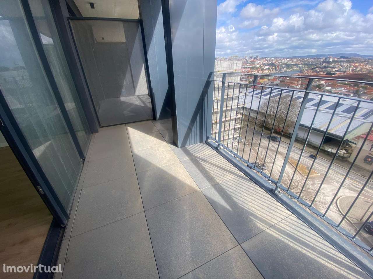 T0 com Varanda e Vista Douro,  com Garagem  e Condomínio com Piscina - Grande imagem: 3/22