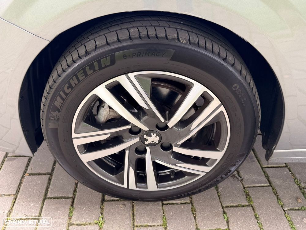 Peugeot 208 1.2 PureTech Allure - 46