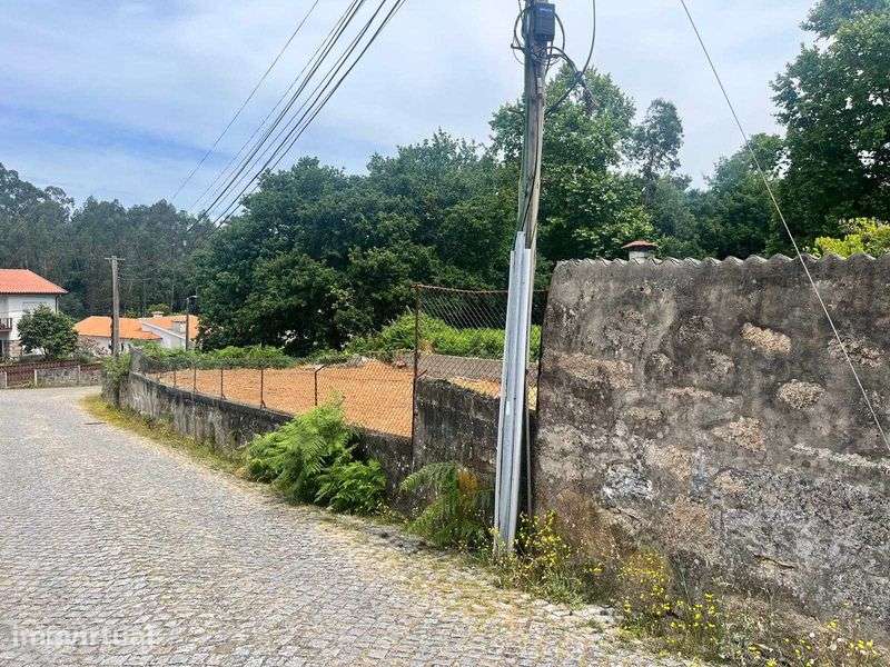 3 moradias em ruina inseridas num terreno de cderca de 500m2 com poço - Grande imagem: 5/10