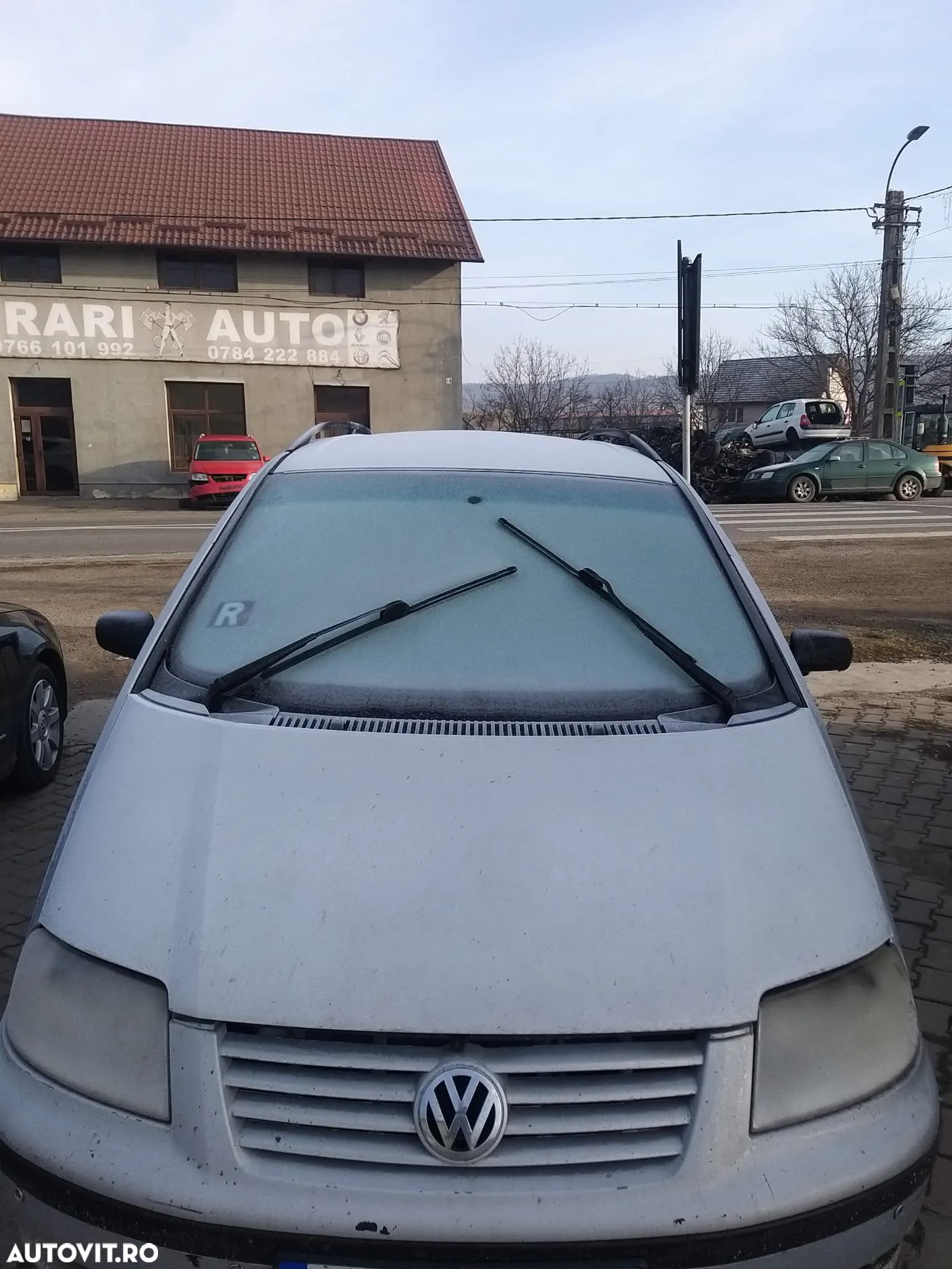Dezmembram Volkswagen Sharan 1.9 TDI din 2003 - 1