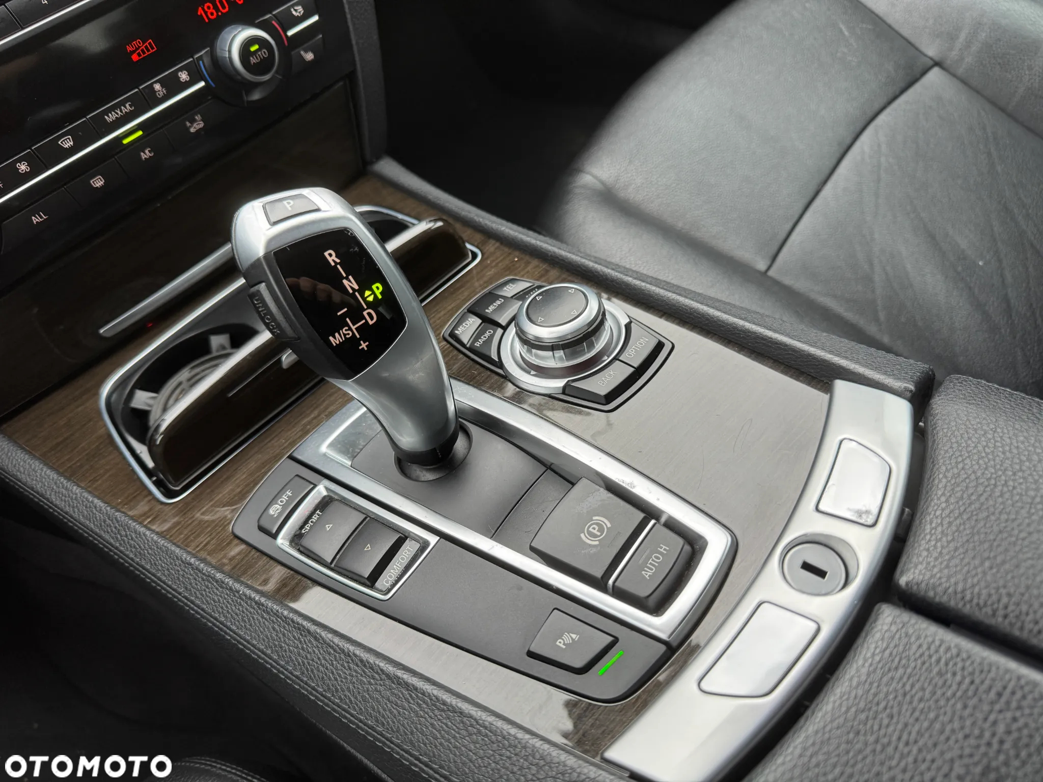BMW Seria 7 740i - 31
